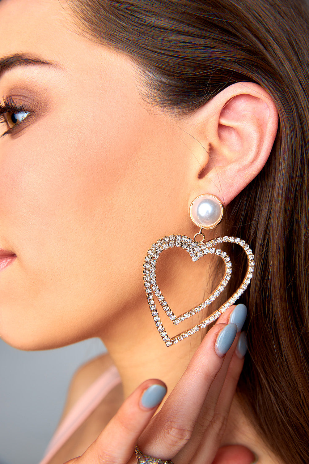 Kendra Scott Ari Heart Crystal Stud Earring - Rhodium White Crystal –  Occasionally Yours